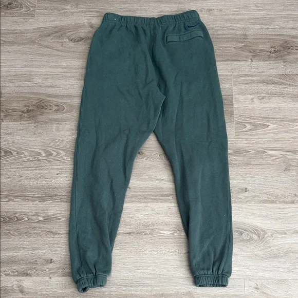 Nike Open Air Performance Men's Club Fleece Cuff Pants - Green - Picture 11 of 12